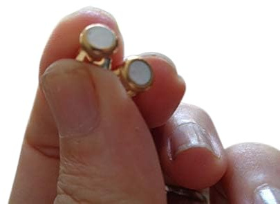 5 mm PERLMUTT GOLD FLACHER PUNKT EDELSTAHL STECKER kleine, zarte, Ohrringe, hypoallergen, antiallergisch