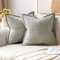 MIULEE 2er Set Kordsamt Kissenbezüge Samtkissen Weich Dekokissen Dekorativ Kissenbezug Modern Kissenhülle Sofakissen Zierkissen Couchkissen für Wohnzimmer Schlafzimmer Hellgrau 50x50 cm