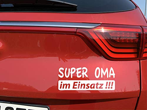 cartattoo4you® AK-00629 | SUPER OMA IM Einsatz | K-Serie | 20 x 8 cm | weiß |glänzend|in 24 Farben erhältlich, Autoaufkleber Aufkleber Car Sticker Heckscheibe Spruch Opa Enkel