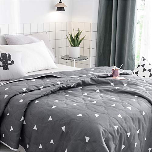 FANSU Couvre Lit Matelassé Réversible Dessus de Lit Couverture Climatisation Couette Parure de Lit Canapé l'Air Conditionné Imprimé Courtepointe (Triangle Gris,150x200cm)