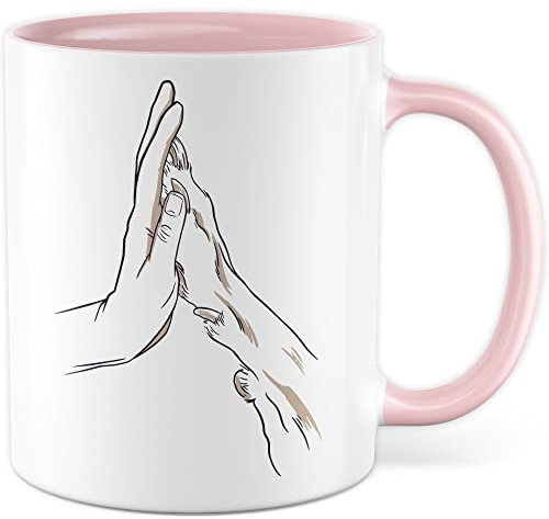 Tasse Hund & Mensch Geschenk Geschenkidee Herrchen Frauchen Hundemama Hundepapa Vierbeiner Comic Kaffeetasse mit Hundemotiv Kaffee-Becher Hund mit Mensch Teetasse Hand und Pfote (Weiß/Pink)