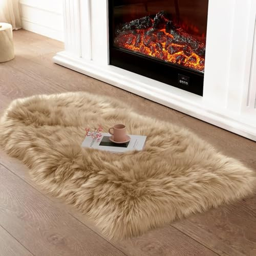 Ruedong Faux Fur Fell Teppich Hellbraun 40x60 cm, Longhair Flauschiger Schaffell Teppich Lammfell Wohnzimmer Weicher Deko Maschinenwaschbar für Schlafzimmer Stühle Sofa