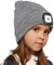 Richaa Geschenke für Kinder Weihnachten Mütze mit LED Licht Kinder Wiederaufladbar LED Strickmütze Wintermütze Grey Beanie Lustige Kleine Geschenke für Mädchen Jungen