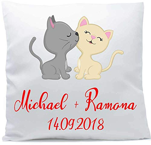 SL-Store GbR Kissen mit Namen Hochzeit Katzen 40x40 cm inkl. Füllung Kuschelkissen Liebe Jahrestag, Kissen Farbe:Vorderseite weiß/RS Beere