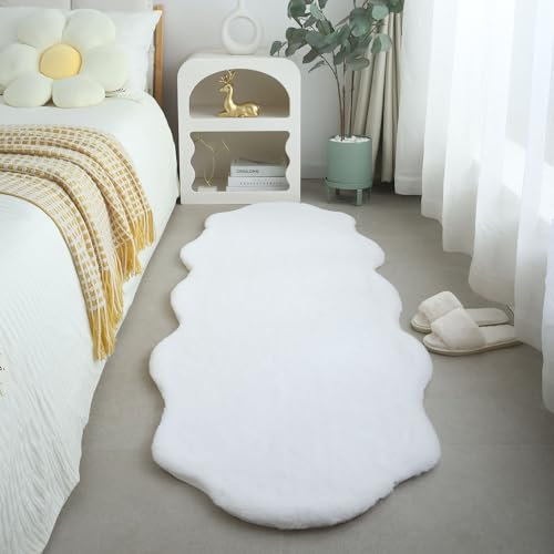 Carpetsale24 Kinderteppich Moderne Fell-Form Design 60 x 180 cm Weiß - Waschbarer Läufer Teppich Schlafzimmer Extra Weich und Flauschig - Teppich Kinderzimmer für Mädchen und Junge Kunstfell