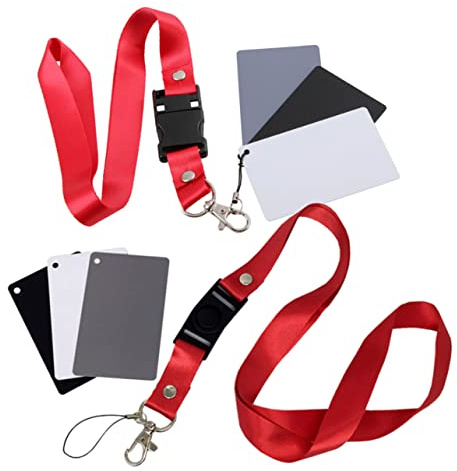 2 Stück Weißabgleichkarten aus Acryl mit Nackenband für Digitalkameras | Präzise Belichtungs und Farbabstimmung, Kompakte Größe, Minimalistisches Design