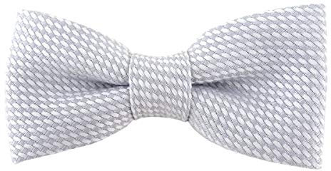 TigerTie Kleinkinder Baby Fliege Pique in hellgrau-weiß gemustert 100% Baumwolle, vorgebundene Schleife mit Gummizug 24 bis 38 cm Halsumfang verstellbar + Aufbewahrungsbox