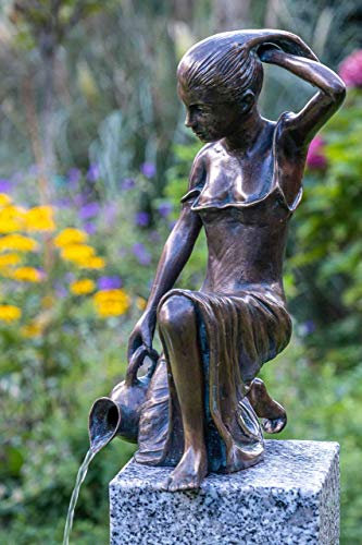 IDYL Rottenecker Bronze-Skulptur Letizia klein wasserspeiend | 35x15x21 cm |Kinderfigur handgefertigt | Garten- oder Teich-Dekoration | Hochwertiges Kunsthandwerk | Wetterfest