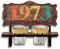 DARO Design - Schnapsbank Jahreszahl Geschenk zum 52. Geburtstag, Limited Edition Jahrgang 1973, Geburtstagsgeschenk Deko Vintage Retro Look lustige Geldgeschenke mit 2 Schnapsgläser, Geburtstagsdeko