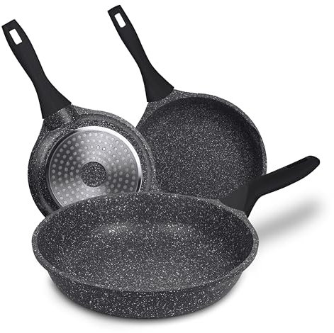 La Moustache - Juego de 3 Sartenes de 20/24/28 cm, Aluminio Fundido con Revestimiento Antiadherente para Todo Tipo de Cocinas, Incluso Inducción, Sin PFOA, Mangos Antiquemadura (Dark)