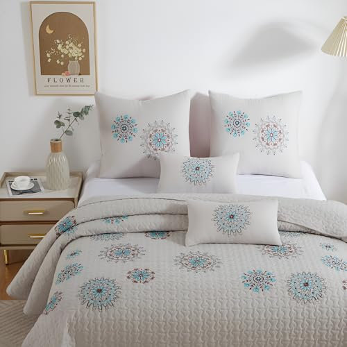 Colcha Boutí Bordada Cama 90 (180x270) para Verano y Entretiempo - 100% Microfibra Suave – Cubrecama Moderno Multiusos Ligero y Transpirable - Incluye 2 Fundas Cojín (1*60x60 + 1*30x50) (Bombay)