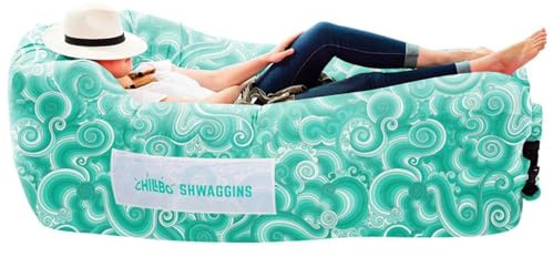 Chillbo Shwaggins Aufblasbare Couch - No-Pump Setup, Ripstop-Polyester, Stabilitätsklammern, lustige Drucke, tragbare Luftliege für Strand, Camping, Festivals und Tailgating - Green Wave