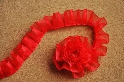 2,5 cm breites, farbiges Organza-Plissee-Orgel-Tüll-Spitzenband zum Selbermachen, Vorhang, Kissen, Tischdecke, Besatz, Spielzeug, Puppe, Haustierkleidung, Nähmaterial, rot, 1 Yard