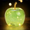 Spetebo LED Crackle Glas Apfel 11 cm - grün - Deko Frucht in Bruchglas Optik - Tisch Lampe Leuchte mit Drahtlichterkette Batterie betrieben mit Timer