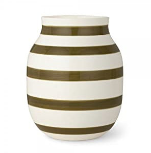 Kähler Design Vase Omaggio Olivgrün aus Keramik hergestellt, Farbe: Olivgrün, EIN Design-Klassiker, Maße (HxØ): 20 x 16,5 cm, 690309