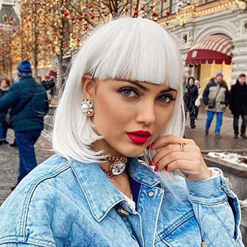 YEESHEDO Damen Weiß Kurze Bob Gerade Haar Perücken mit Pony Hitzebeständige Synthetische Bunte Perücke für Frauen für Tägliche Party Cosplay Kostüme