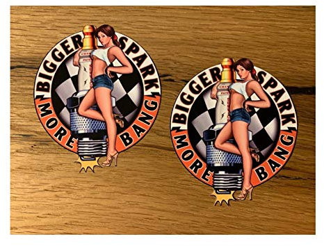 24/7stickers #666 / 2X Spark Aufkleber 8,5 x 7,5 cm Sexy Girl Hot Rod Racing USA V8 Vintage Look Retro Oldschool Oldtimer Big Block