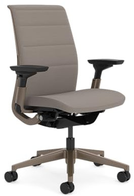 Steelcase Think Glow Up Ergonomischer Bürostuhl mit LiveBack Lumbalstütze, 4D-Armlehnen, nachhaltigem Design Trüffel