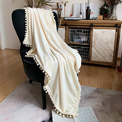 LOMAO Flanell Decke Pompoms Kuscheldecke Sofa Decken - Fleecedecke für Couch weich und warm, Wohndecke flauschig 130x160 cm als Sofadecke Couchdecke (Cremeig, 130 * 160cm)