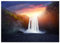 wandmotiv24 Fototapete Wasserfall Island Sonne, 200 x 140cm - selbstklebende Strukturtapete, Wanddeko, Wandbild, Wandtapete, Skogafoss Steine Himmel M6872
