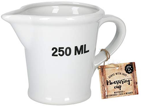 MamboCat Messbecher Porzellan 250 ml mit Henkel I Küchenmaß Backzubehör I Mess Kanne mit Schnabel I kleines Litermaß nostalgisch I Mess Behälter mit Skala I Dosierhilfe für Zucker & Co. in Weiss