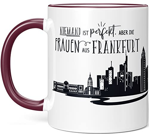 JUNIWORDS Tasse, Niemand ist perfekt, Aber die Frauen aus Frankfurt sind verdammt nah dran, Bordeaux (1006824)