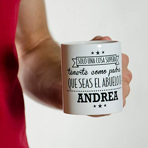 Calledelregalo Taza personalizada para padre y abuelo - Taza para el mejor padre y abuelo personalizada con el nombre de su nieto - Taza de cerámica de 350 ml.