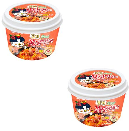 2x Buldak Rose Tteokbokki Rice Cake Koreanischer Reiskuchen-Snack mit cremiger Rose-Carbonara-Sauce, scharf und würzig, schnelle Zubereitung, für Liebhaber der koreanischen Küche + SYNBERA Sticker