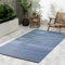 Fab Hab Outdoor-Teppich - Wasserfest, lichtecht, knitterfrei - Recycling-Kunststoff - Gestreift - Terrasse, Veranda, Deck, Balkon - Cancun - Indigo - 150 cm x 240 cm