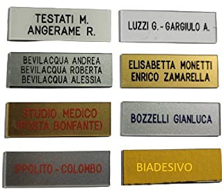 TARGHETTA citofono TARGA 1,5x5,5 cm spesso 1mm circa PLASTICA CON BIADESIVO scegli colori INCISIONE COMPRESA stampatello FUORIPORTA 1 portachiavi AMULETI (1 RIGO)