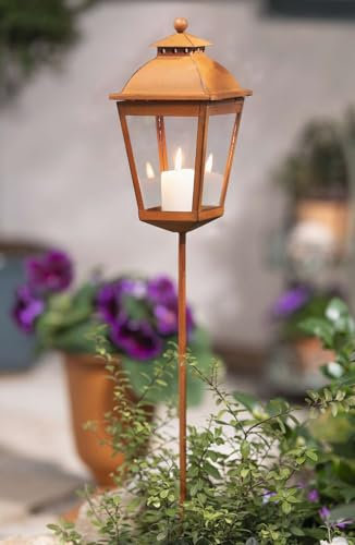 Dekoleidenschaft Gartenstecker Laterne aus Metall in Rost-Optik, 106 cm hoch, rostige Gartenlaterne für Draußen, Outdoor Kerzenhalter wetterfest