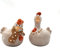 meindekoartikel 2er-Set Lustige Hühner aus Keramik Dekofigur Ostern Frühling Sortiert (Beige/Braun) B6xH8xT6cm