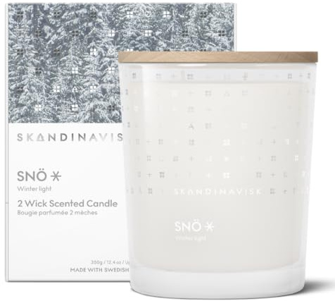 Skandinavisk SNÖ 'Schnee' Duftkerze, Sonderedition, Duftnoten: Gefrorene Wälder und vereiste Beeren, der scharfe, frische Atem der Minusgrade, 350 g.