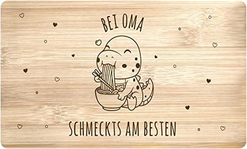 Tassenbrennerei Frühstücksbrettchen mit Spruch - Bei Oma schmeckts am besten - Made in Germany - Vesperbrett mit Motiv Geschenk Großmutter (Oma)