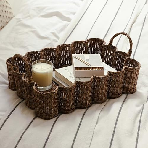Quincry Cesta de mimbre con borde festoneado, 17 x 12 x 4 pulgadas, bandeja rectangular de mimbre tejida a mano con asas, bandeja decorativa de hierba marina para mesa de café (color marrón tostado)