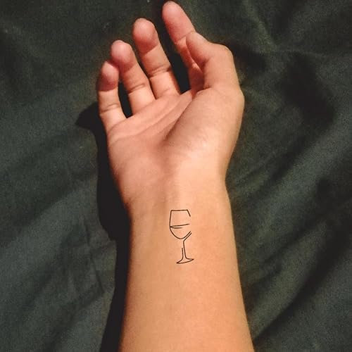 Petit verre à vin - Tatouage Inkster| tatouages temporaires végétaliens et résistants à l'eau pour adultes - Encre certifiée par les cosmétiques de l'UE - Tatouage révolutionnaire de 2 semaines