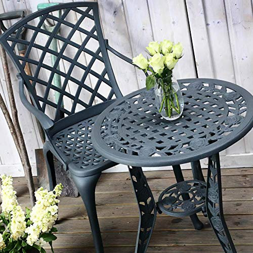 Lazy Susan - Rose Bistrotisch mit 2 Stühlen | Rundes Gartenmöbel Set aus Metall | Schiefergrau | Emma Stühle, Beige Kissen | 3 Jahre Garantie