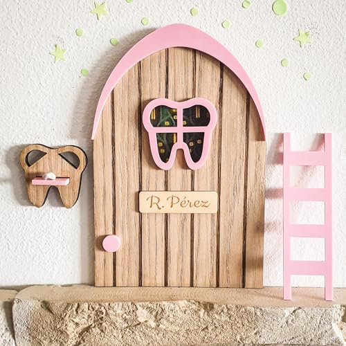 7GANSOS NUEVA PUERTA DEL RATONCITO PEREZ ROSA de madera, con repisa en forma de ratón para dejar el diente y estrellas que se iluminan en la oscuridad. NO SE ABRE