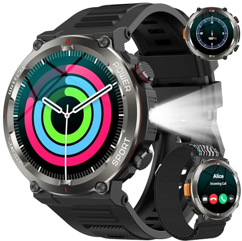 Militär Smartwatch Herren, Outdooruhr mit 100 Tage Akku/Bluetooth-Anrufe/Kompass/Taschenlampe/Puls-SpO2-Schlaf-Monitor/100+ Sportmodi Fitness-Tracker/Schrittzähler/2 Armbänder/IP68, für iOS Android