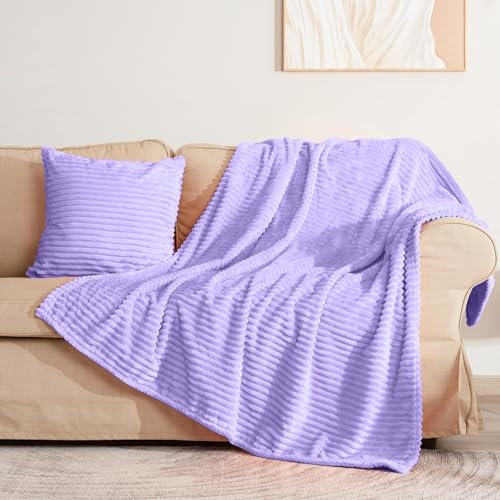 Vessia Coperta in pile di flanella, viola chiaro (127 x 180 cm), per divano con federa (45 x 45 cm), calda e accogliente coperta con motivo a righe, in microfibra, colore lilla a coste, per tutte le