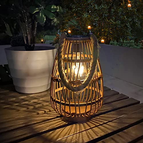 Lanterne solaire d'extérieur imperméable en rotin - Lanterne décorative bohème lumineuse avec poignée rustique à suspendre ou lampe de table pour clôture, porche, jardin, cour, décoration de mariage
