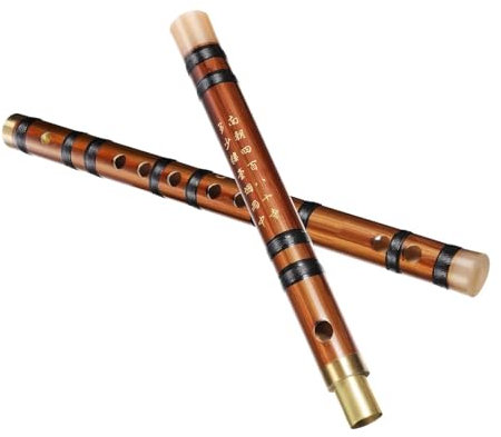 Une flûte en bambou et des instruments à vent rétro magnifiquement gravés mettent en valeur la culture orientale Flûte De Bambou Traditionnel Instrument De Musique