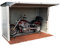 KMMOTO Garage für EIN GMP 3 Motorrad aus Metall mit Doppeltür und Schloss, Wasserfest, Gartenstil, Stahlrahmen und -boden, 2.5 kg, 2800 mm breit, 1240 mm tief, 1785 mm hoch, Motorradgarage