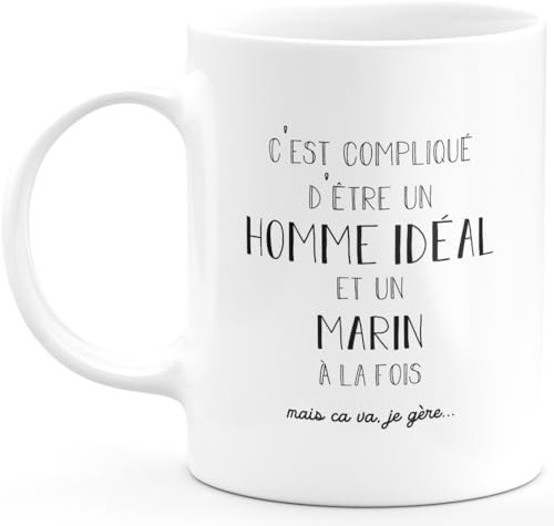 quotedazur - Mug Compliqué D'Être Un Homme Idéal Et Un Marin Mais Ça Va Je Gère - Cadeau Humour Prénom - Idée Cadeau Famille Saint Valentin - Tasse Prénom Marin