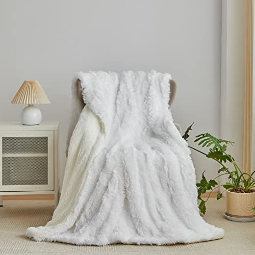 Wajade Couverture en Fausse Cachemire Fourrure en Peluche, Blanc Crème Plaid Polaire, Couverture Polaire Fourrure Haute Qualité, Poil Long Douce et Confortable, Plaid Canape 160 x 200 cm