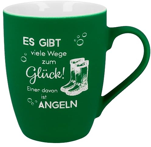 Spruchreif | Soft-Touch Tasse Grün Angeln ist meine Pause… – Beidseitig gravierte Tasse mit Angel-Spruch | Lustiges Geschenk für Angler & Naturfreunde