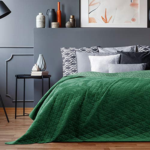 RESTILO Tagesdecke 240x260 cm grün zweiseitig Steppung Velvet Samt Laila