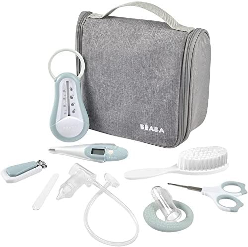 Béaba, Trousse de Toilette Bébé Nomade - 9 Accessoires dont Thermomètre de Bain, Thermomètre Digital, Anneau de Dentition, Masseur de Gencives, Mouche Bébé Manuel, Green Blue