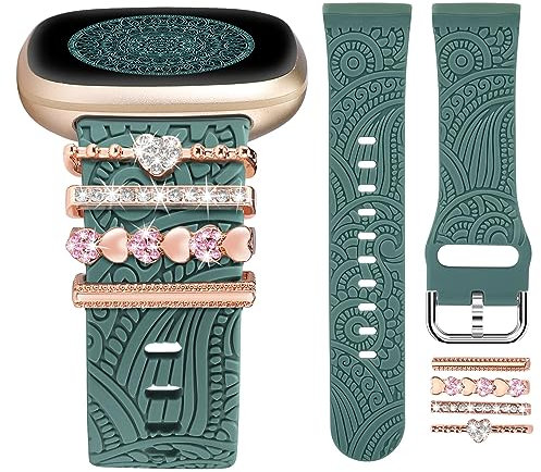 TOYOUTHS Floral Gravierte Armband mit Dekorative Charme kompatibel mit Fitbit Versa 4/Versa 3/Sense 2/Sense Armband Damen Boho Sport Silikon Armbänder mit Dressy Ring Loop für Sense 2, Grün/Love