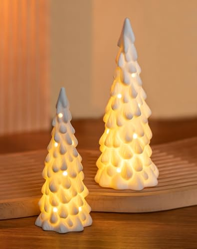 Romadedi Keramik Tannenbaum Deko Weihnachtsdeko Weiß 2er Set LED Porzellan Weihnachtsbaum Beleuchtung für Weihnachten Innen Tischdeko Fensterbank Winterdeko Geschenk